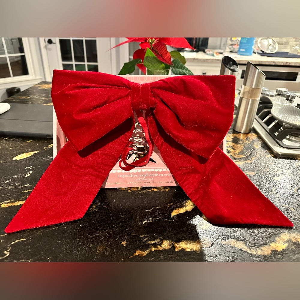 Cupcakes & Cashmere Festive Red Velvet Bow